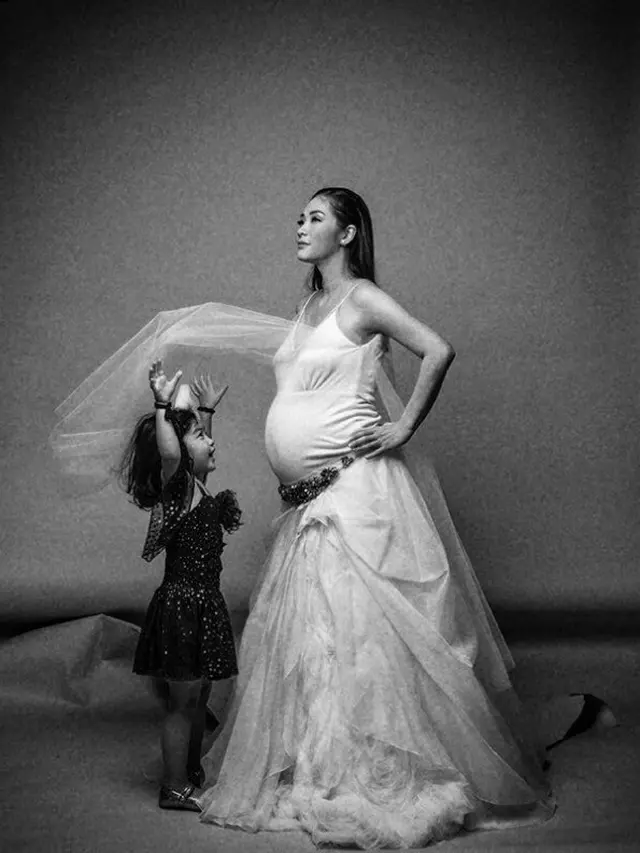 Potret Arina Winarto saat sedang mengandung anak kembar (Sumber: Instagram/hakimsatriyo)