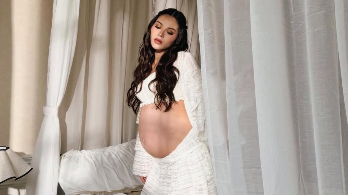 Baby Bump Makin Besar, Gaya Maternity Shoot Alyssa Daguise Tuai Pujian Jelang Jadi Ibu