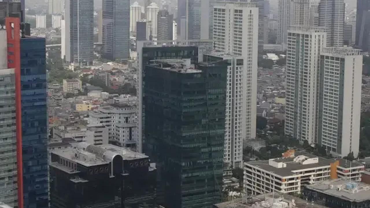 Duta Besar (Dubes) Republik Indonesia untuk Singapura Suryo Pratomo mengungkap alasan warga Indonesia berbondong-bondong melepas kewarganegaraan ke Singapura. Ada seribu warga Indonesia setiap tahun mengajukan diri pindah menjadi warga Singapura.