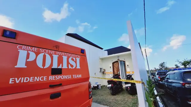 Olah TKP penembakan warga Australia di sebuah villa di Badung, Bali, Sabtu (14/6/2025). (Foto: Liputan6.com/Destarita)