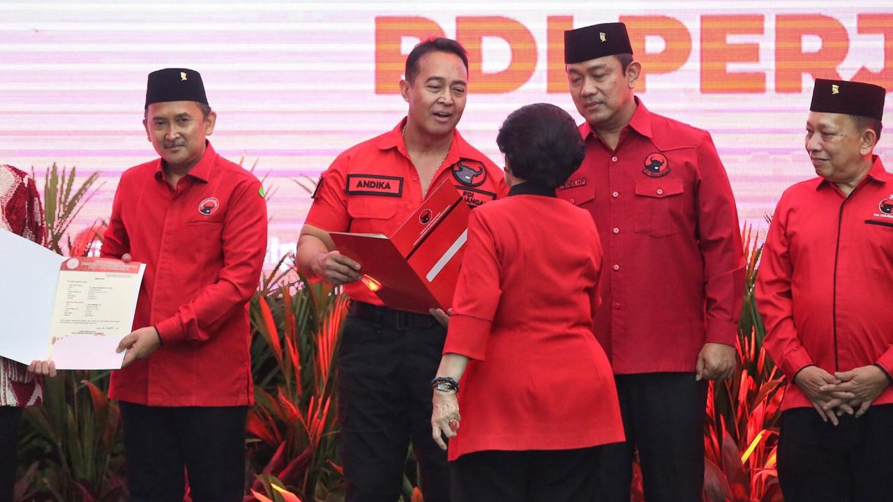 VIDEO: Momen Eks Panglima Andika Perkasa Jelang Dicalonkan Pilkada, Cium Sayang Istri