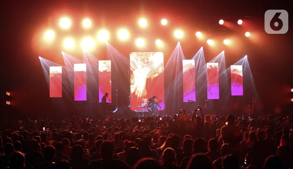 Penyanyi asal Amerika Serikat Joanna Levesque atau JoJo tampil pada special show hari pertama BNI Java Jazz Festival 2022 di JIExpo Kemayoran, Jakarta, Jumat (27/5/2022). Perhelatan musik BNI Java Jazz Festival 2022 digelar pada 27-29 Mei dengan menampilkan musisi-musisi dari dalam dan luar negeri. (Liputan6.com/Johan Tallo)