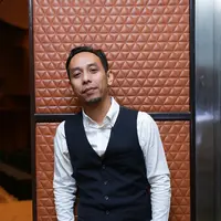 Maraknya pembajakan di tanah air membuat banyak musisi yang enggan untuk mengeluarkan karya fisik demi menghindarinya. Tak terkecuali bagi musisi Pongki Barata yang juga melakukan hal serupa. (Galih W. Satria/Bintang.com)