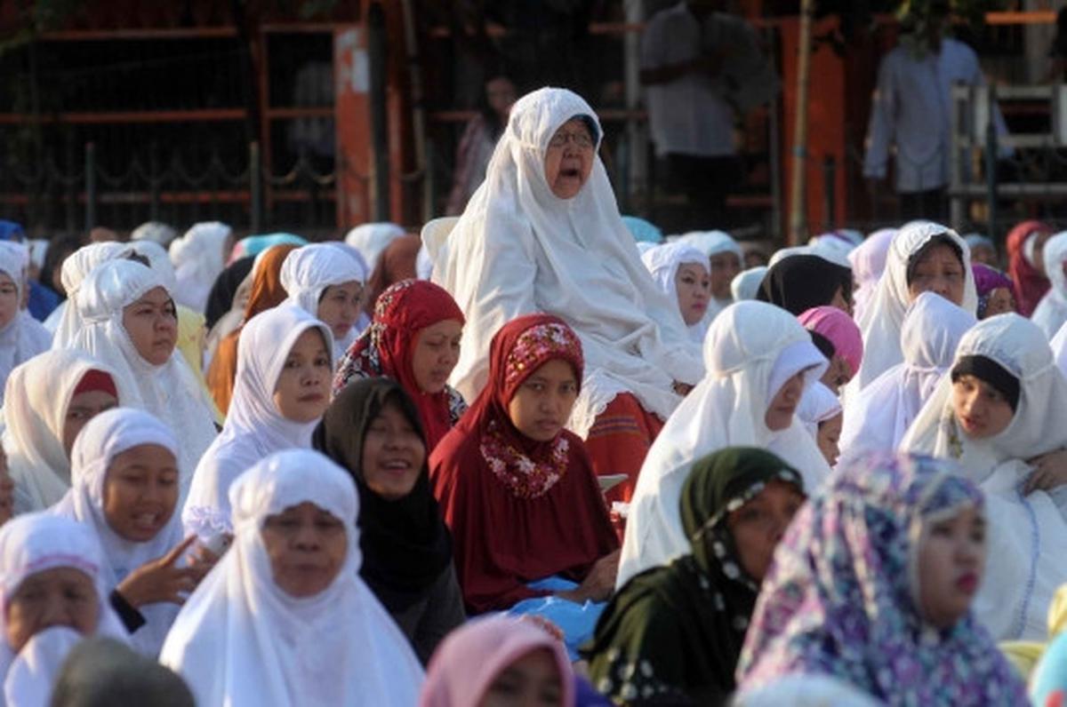 Ribuan warga Jatinegara gelar salat Idul Adha di jalan raya