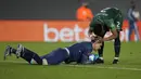 Kiper Bolivia, Carlos Lampe berhasil mencuri perhatian di babak kedua. Dirinya beberapa kali berhasil membendung serangan Argentina, salah satunya mengagalkan peluang Lionel Messi pada menti ke-52. (Foto: AFP/Pool/Natacha Pisarenko)