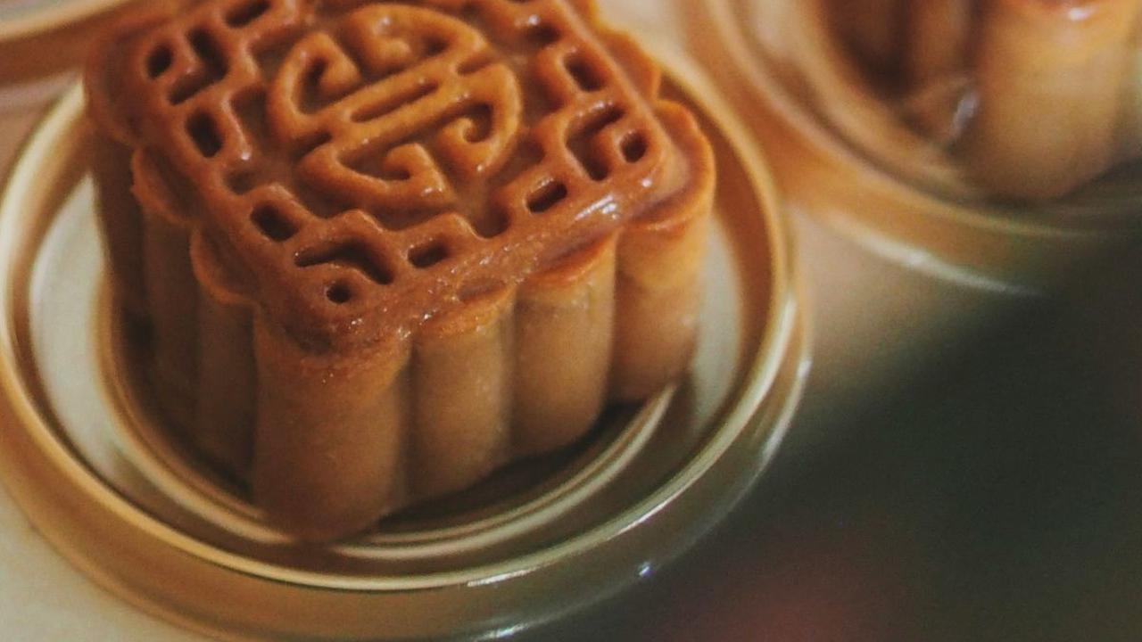 Resep Kue Bulan Isi Kacang Hijau, Sajian Khas Saat Imlek