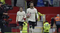 Mohamed Salah. Tiga gol dan satu assist dicetaknya saat Liverpool mengalahkan Manchester United 5-0 di Old Trafford. Total telah mencetak 10 gol dan 5 assist musim ini. Lima musim berseragam The Reds, ia telah mencetak 140 gol dan 52 assist dari total 215 laga. (AP/Rui Vieira)