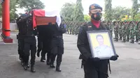 Penghormatan Terakhir untuk Briptu Herlis yang Gugur dalam Baku Tembak dengan MIT