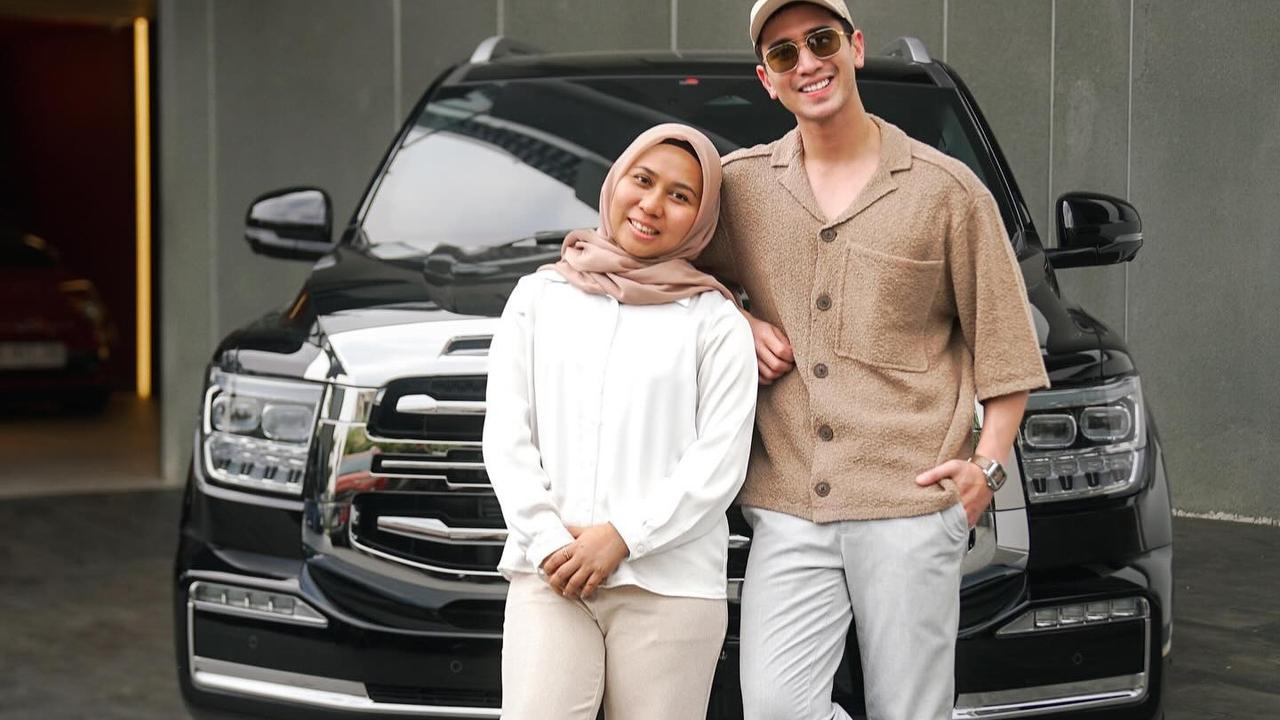 Verrell Baramsta Hadiahi Ibu Sambung Mobil Mewah
