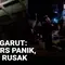 Gempa berkekuatan magnitudo 6,5 yang berpusat di Garut dirasakan sejumlah wilayah di Jawa Barat. Di Rumah Sakit Daerah Sukabumi pasien panik keluar ruangan karena khawatir akan dampak gempa. Sementara, di lokasi lainnya sebuah masjid nampak alami rus...