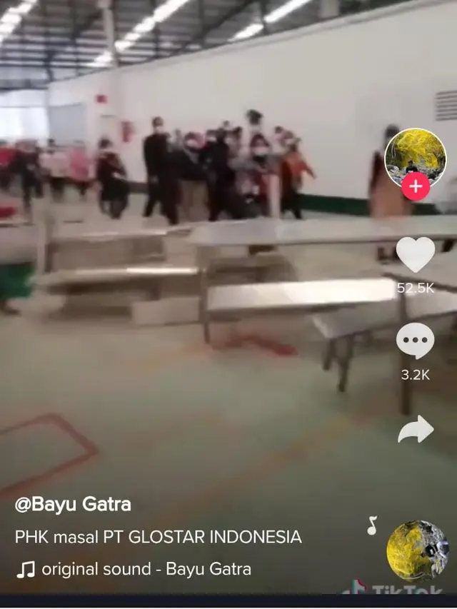 Viral pekerja diduga korban PHK banting meja
