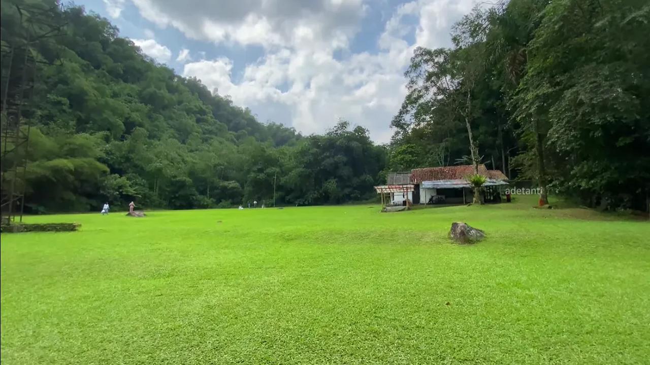 Jalannya masih berbentuk tanah