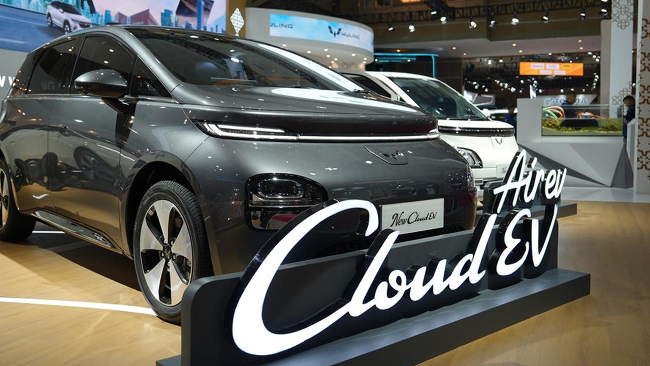 Wuling New Cloud EV: Mobil Listrik Medium Hatchback dengan Fitur Canggih
