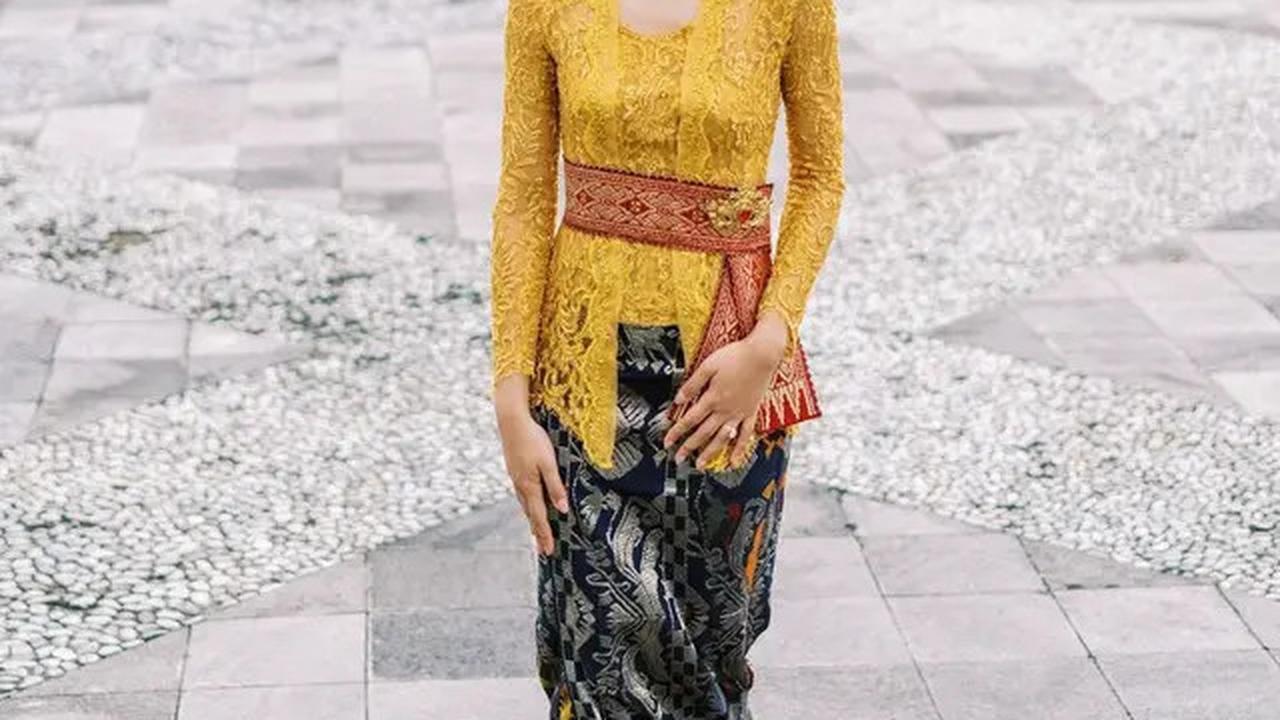 4 Referensi Kebaya Brokat Modern ala Artis, dari Putri Marino hingga Prilly Latuconsina