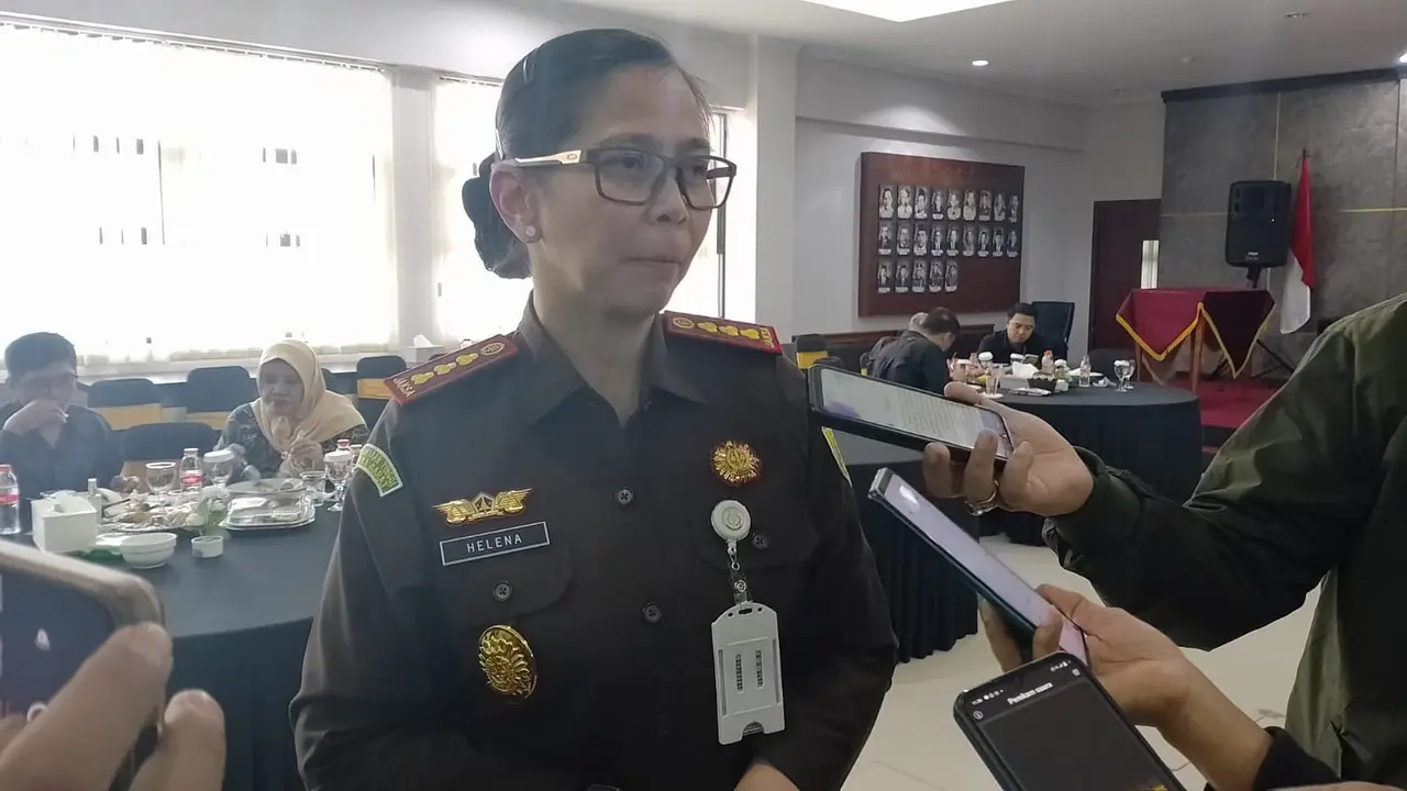 Kajari Garut, Helena Octavianne membuka posko akses keadilan bagi perempuan, anak, dan penyandang disabilitas untuk meminimalkan kasus rudapaksa pada anak. (Liputan6.com/Jayadi Supriadin)