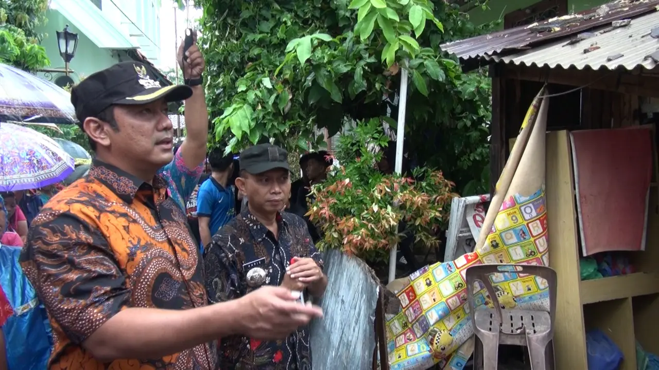 Cuaca Ekstrem Wali Kota Semarang Prihatin Ada Rumah Warga Roboh