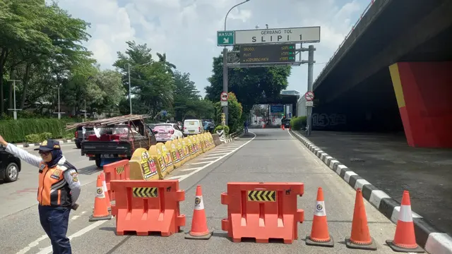 Awas Macet, Gerbang Tol Dalam Kota Ruas Cawang-Tomang-Pluit Masih Diperbaiki