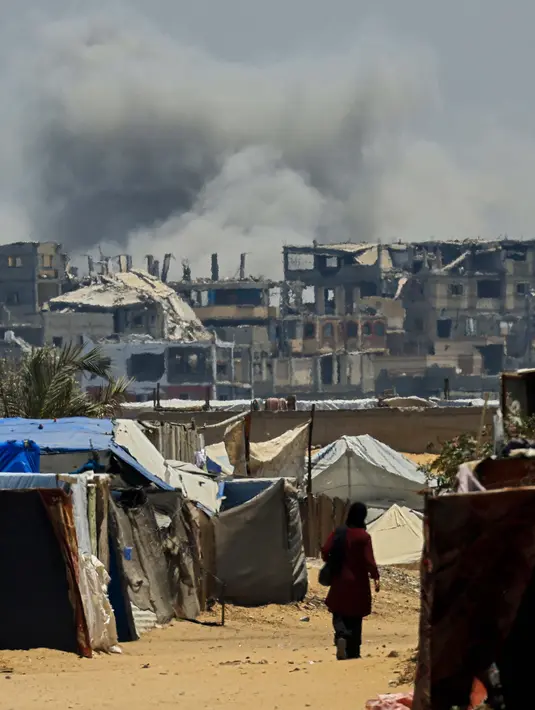 Kementerian Kesehatan Gaza mengungkap, sejak GHF memulai operasinya dua minggu lalu atau setelah tiga bulan blokade total Isarel, ada 163 warga Palestina telah tewas dan lebih dari 1.000 lainnya luka-luka ketika mencoba mengakses bantuan di beberapa lokasi distribusi yang dikelola yayasan tersebut. (Foto oleh AFP)