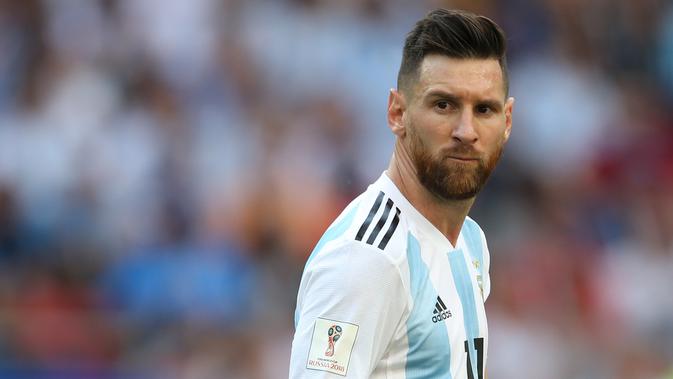 Pemain depan Argentina, Lionel Messi saat melawan Prancis dalam Piala Dunia di Kazan Arena, Kazan, Rusia, 30 Juni 2018. Messi masuk dalam kandidat pemain terbaik FIFA 2018. (AFP PHOTO/Roman Kruchinin)