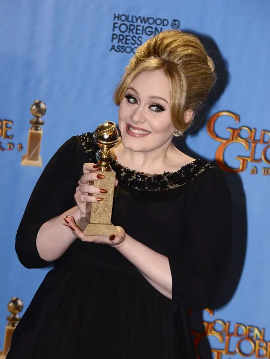 Kehadiran Adele menggebrak industri musik dunia dengan single Hello membuat publik ikut merasakan sakit hati yang diceritakan di lagu tersebut.  (Bintang/EPA)