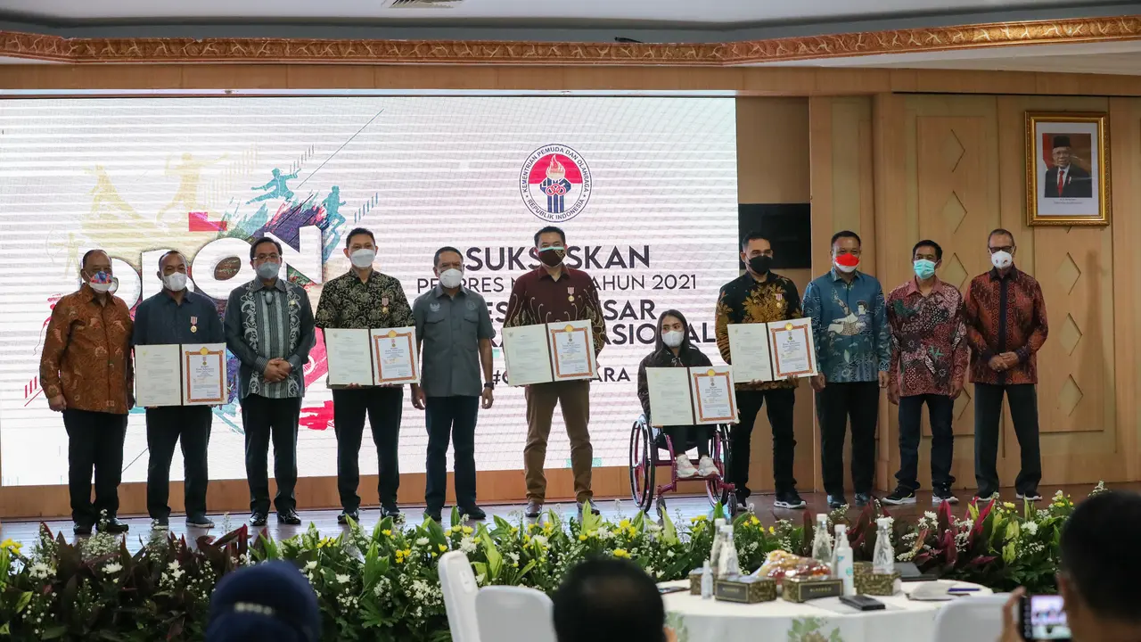 Penyerahan Bonus oleh Kemenpora
