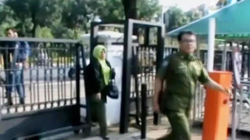 VIDEO: Hari Pertama Masuk Kerja, Sejumlah PNS Pemprov DKI Telat