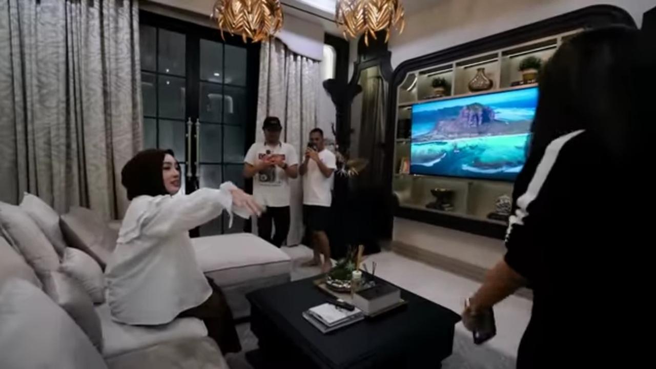 Potret Rumah Baru Shella Saukia yang Sangat Megah Bak Istana, Ada Ruangan Ghibah & Pernah Dikunjungi Nikita Mirzani