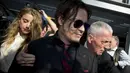 Bersama Amber Heard, Depp memulai proses cerainya sejak Mei 2016 lalu. Pada Januari 2017 belum lama ini, pasangan ini pun akhirnya resmi bercerai.  Meskipun kabarnya selalu ada penundaan yang disebabkan oleh Heard. (AFP/Bintang.com)