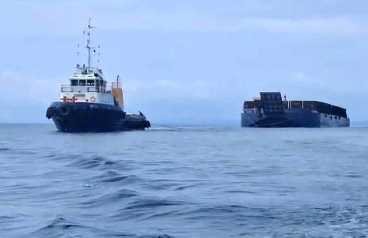 FOTO: TNI AL Amankan Kapal Pengangkut Limbah B3 di Selat Tioro