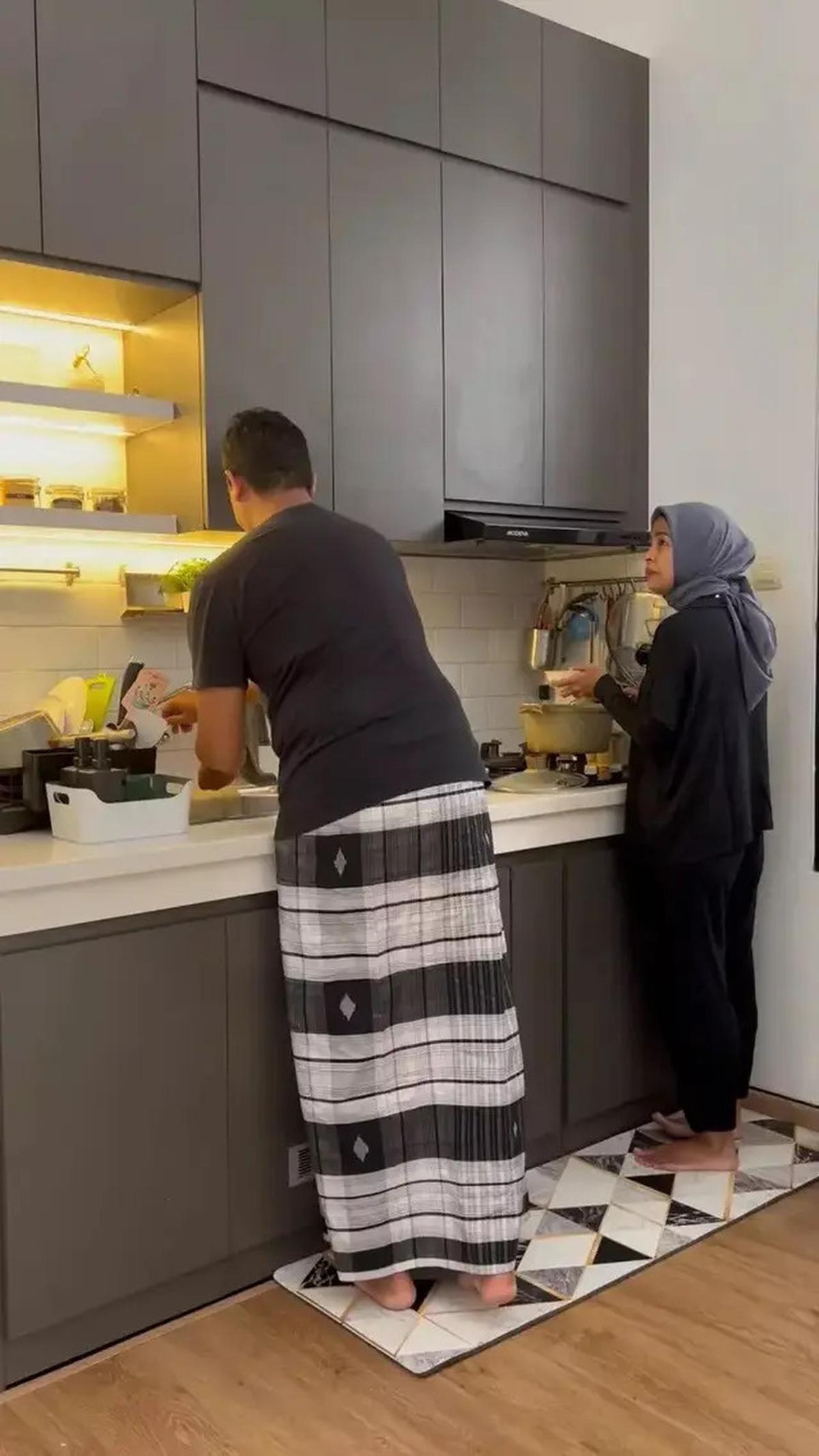 Transformasi Dapur Kayu Minimalis Tantri Kotak, Dari Klasik ke Modern