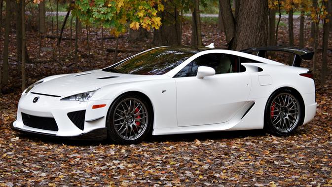 Lexus LFA Nürburgring Edition adalah varian khusus dari mobil khusus.  Bahkan Lexus LFA standar sudah termasuk mobil langka, versi Nürburgring Edition lebih langka lagi karena hanya diproduksi 64 unit di seluruh dunia.  Yang sangat istimewa dari mobil ini adalah desainnya yang sangat cantik dan mesin V10 yang melengking yang mampu memanjakan telinga para penggemar bensin.  (Sumber: topgear.com)
