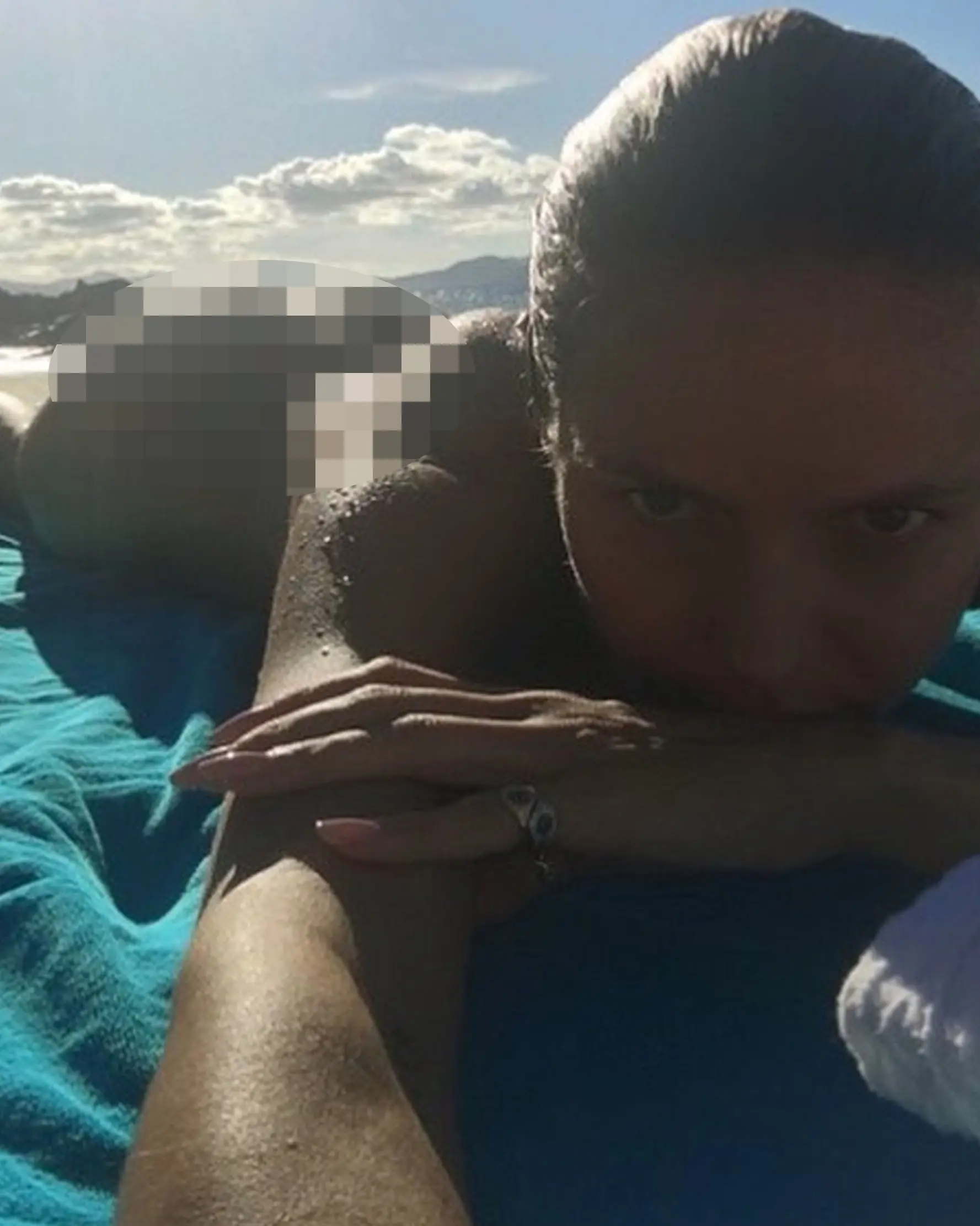 Heidi Klum tampil telanjang di sebuah pantai di California. (Instagram)