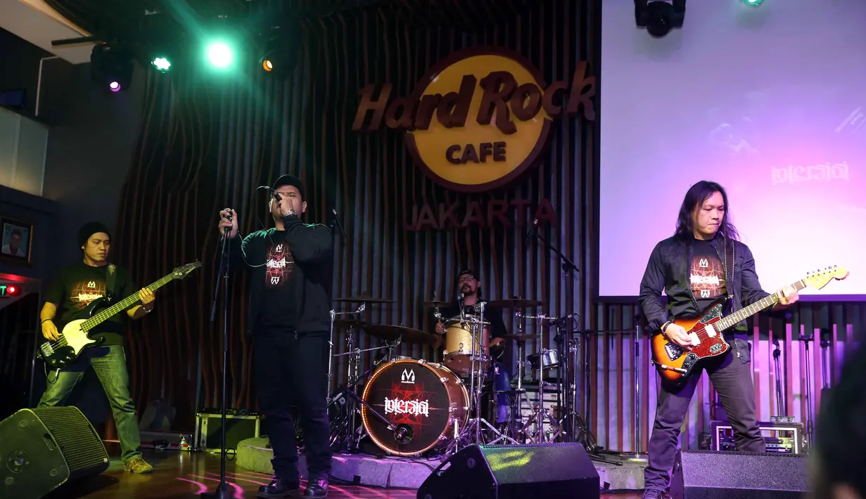 Yoyo, penabuh drum menambahkan, album ini membuat semangat bermusiknya kembali bergairah. Album ini berisi 10 lagu sarat makna bagi Musikimia. (Nurwahyunan/Bintang.com)