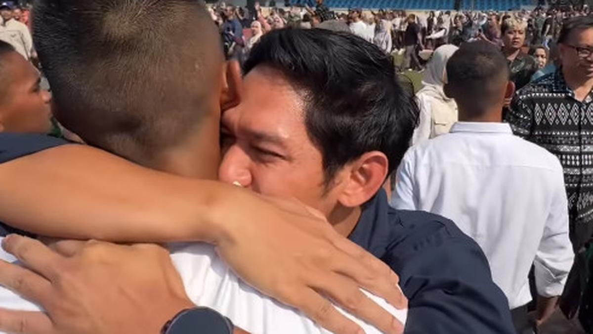 Momen Haru Ibnu Jamil Hadiri Kelulusan Sang Putra yang Lolos Akmil, Kompak Bareng Mantan Istri