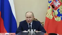 Presiden Rusia Vladimir Putin memimpin rapat Dewan Keamanan di Kremlin, Rusia, Senin (22/9/2025). (Dok. Alexander Kazakov, Sputnik, Foto Pool Kremlin via AP)&nbsp;&nbsp;&nbsp;