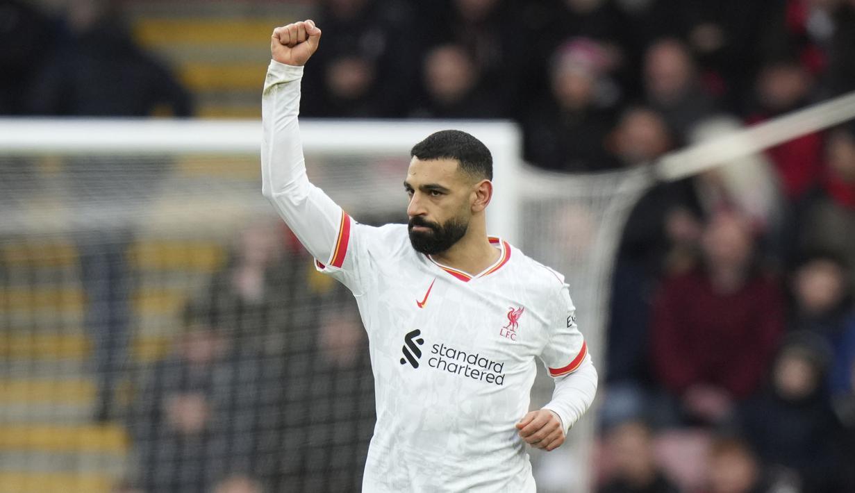 Pemain Liverpool, Mohamed Salah melakukan selebrasi setelah mencetak gol ke gawang Bournemouth dalam laga lanjutan Liga Inggris 2024/2025 di Vitality Stadium, Bournemouth, Inggris, Sabtu (02/02/2025). (AP Photo/Alastair Grant)
