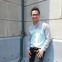 Delon Thamrin tidak melewatkan kesempatan untuk hadir di hari bahagia kedua sahabatnya, Glenn Alinskie dan Chelsea Olivia. (Galih W. Satria/Bintang.com)