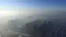 Kabut tebal menyelimuti kota Tianjin di Cina, 2 Januari 2017. Awal tahun 2017, Kabut asap tebal masih menyelimuti sejumlah provinsi di Cina dan membuat jarak pandang tidak terlihat jelas. (Reuters/Stringer)