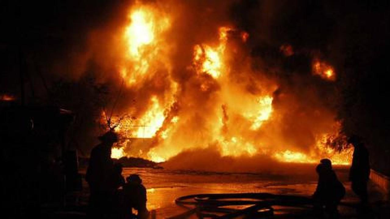Kapal kargo terbakar di Pelabuhan Sunda Kelapa