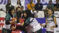 Pemain Bank Jatim Surabaya berselebrasi dalam pertandingan terakhir final four Livoli Divisi Utama 2022 melawan Kharisma Premium Bandung di GOR Ki Mageti, Magetan, Kamis (10/11). Bank Jatim menang&nbsp;3-0 (25-20, 26-24, 27-25) dan lolos ke final. (foto: PBVSI)