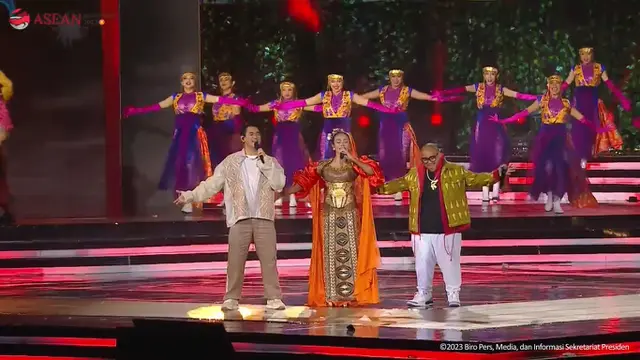 Lagu Rasa Sayange Dibawakan dengan Sangat Apik oleh Afgan, Yura Yunita, dan Saykoji dari Atas Panggung Gala Dinner KTT ASEAN di Depan Para Kepala Negara Termasuk PM Malaysia (YouTube/Sekretariat Presiden)