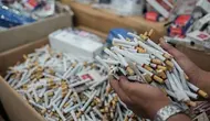 Dua Kontainer Berisi 7,8 Juta Rokok Ilegal Terbongkar di Makassar