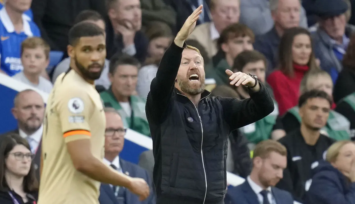 Potter harus pulang dari Stadion Falmer yang juga markas mantan timnya tersebut tanpa membawa satu poin pun. The Blues takluk dengan skor telak 1-4. (AP/Kirsty Wigglesworth)