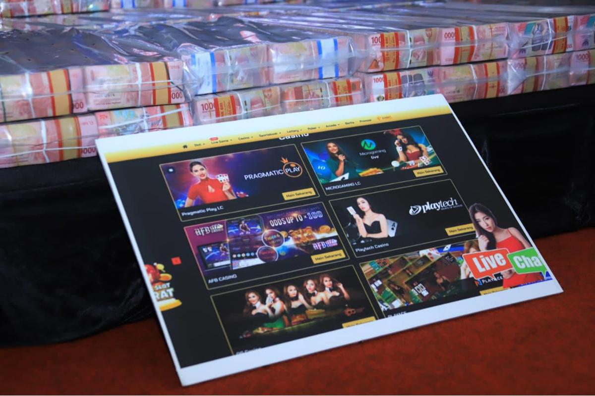FOTO: Sindikat Judi Online Rp 63,7 Miliar Dibongkar, Tiga Orang Diciduk
