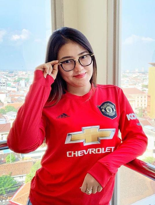 Adik Positif Corona, Rumah Via Vallen Didatangi Mobil ...