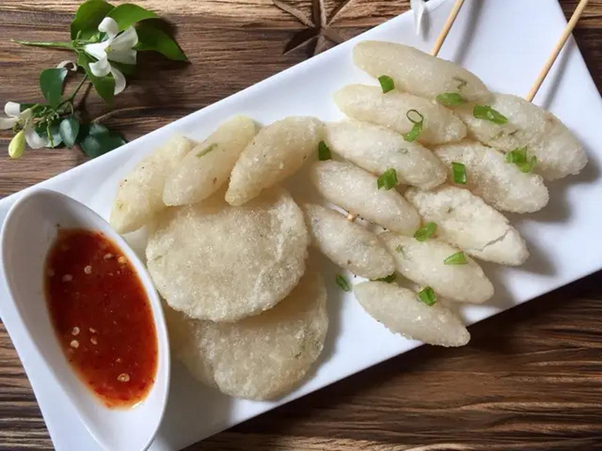 Ilustrasi Cireng Crispy Daun Bawang Sambal Rujak