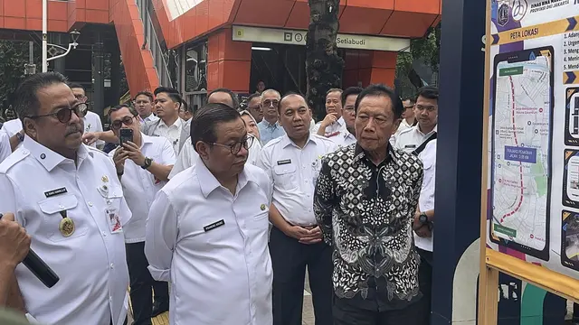 Mantan Gubernur DKI Jakarta Sutiyoso mengaku lega dengan pembongkaran tiang monorel mangkrak di Jalan HR Rasuna Said, Jakarta Selatan.