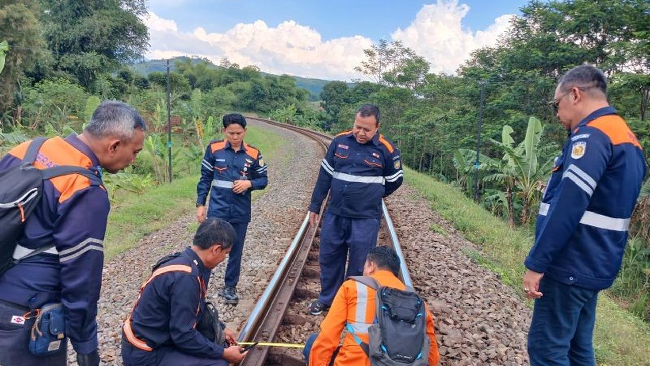 Jelang Nataru 2025/2026, KAI Daop 2 Bandung Siagakan Petugas di Jalur Rawan Bencana