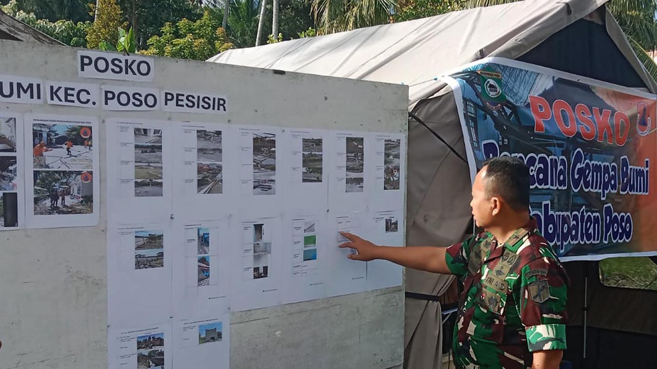 FOTO: TNI AD Bergerak Cepat Bantu Pemulihan Pasca Gempa Poso