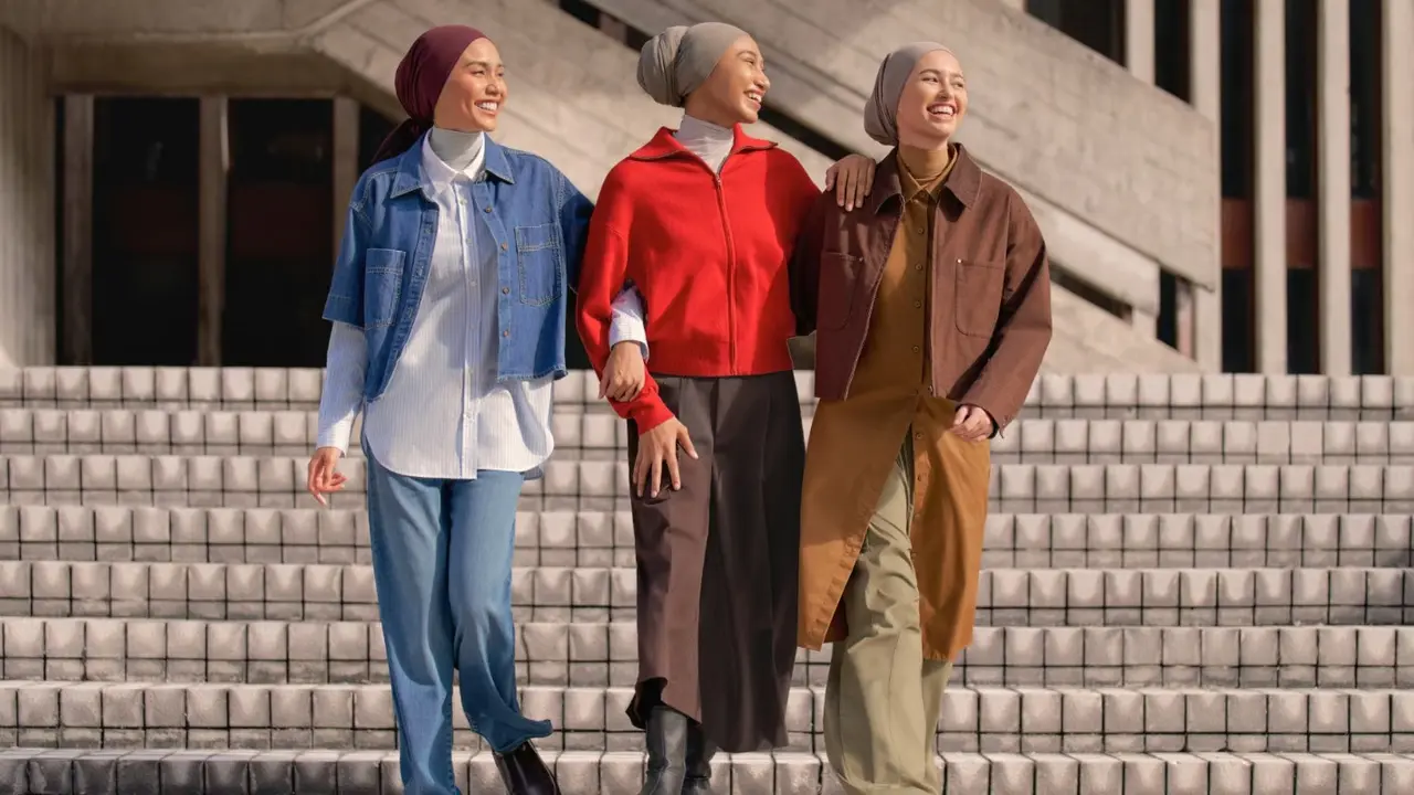 Inspirasi Padu Padan Hijab dan Baju agar Wajah Terlihat Segar